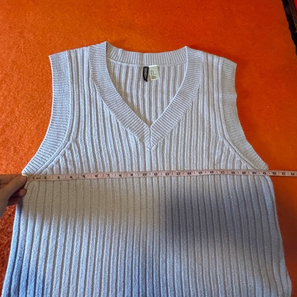 H&M light purple V-neck ribbed sweater vest NWOT - Picture 8 of 10